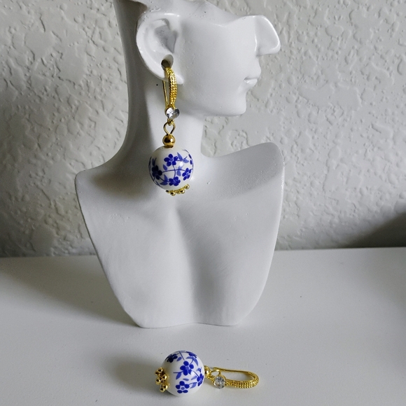 New Elegant Porcelain Blue Floral Gold Earrings - Picture 2 of 7